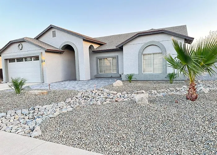 Entire Near Stadium * Glendale