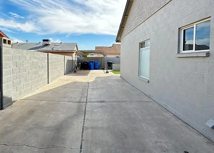 Entire Near Stadium Holiday home *